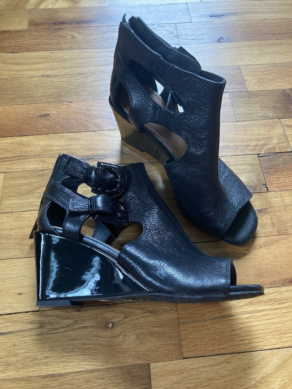 Donald Pliner Women's Priscilla Distressed Goat Wedge Sandal Black Size 6